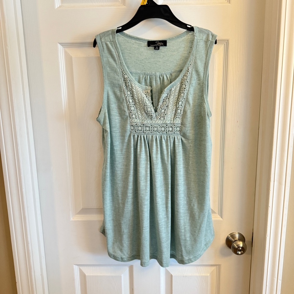Suzanne Betro Mint Green Sleeveless Top with Crochet Detail – Size XL